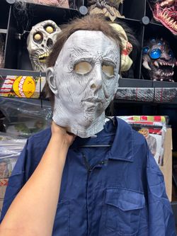 New, Men’s Deluxe Michael Myers Costume. Comes complete with Jumpsuit , Mask and prop knife .