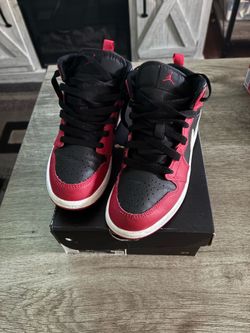 Kids Jordan 1 mid shoes