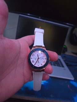 GUESS Women's 39mm White Silicone Stainless Steel Case Quartz Date Watch U0564L1