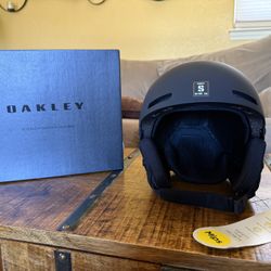Oakley Ski/snowboard Helmet Size Small 