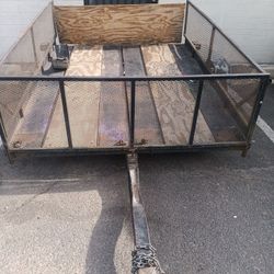 6X8 Trailer Sides come of and can be snapped back in as well as the back, piece above the tire needs to be welded back on , asking $$700 can carry up 