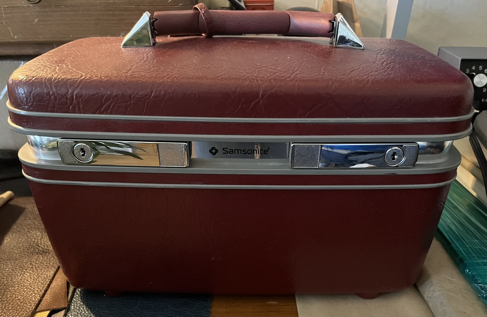 Samsonite Profile II Train Case - Red/Burgundy w/ Travel Tag & Key