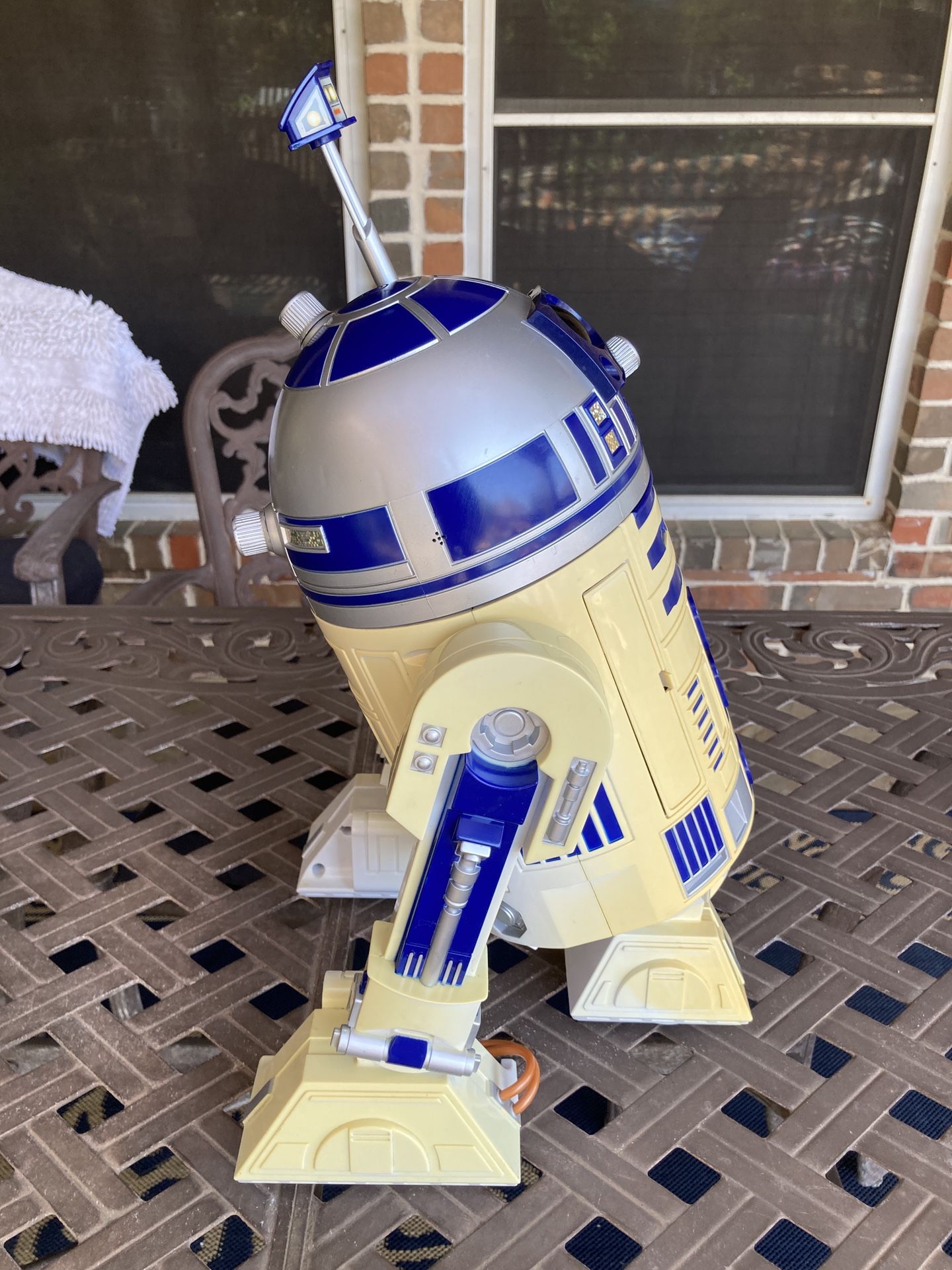Star Wars R2 D2 interactive droid (voice command)(works fine)(2006)