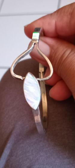 Brazalete no se si es sterling silver dise mexico  925 con piedra
