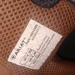 ARIAT BOOTS SIZE 10.5