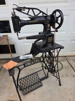 Singer 29k leather bootpatcher sewing machine
