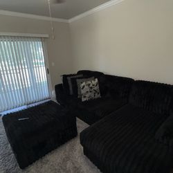 Over Sized Sofa Couch Black Like New 