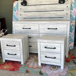 Gorgeous Ashley Queen Bedroom Set Whit Matrees