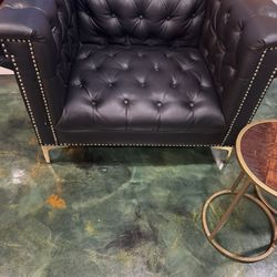 Luxury Black Tufted Leather Armchair – Studded Chesterfield Style