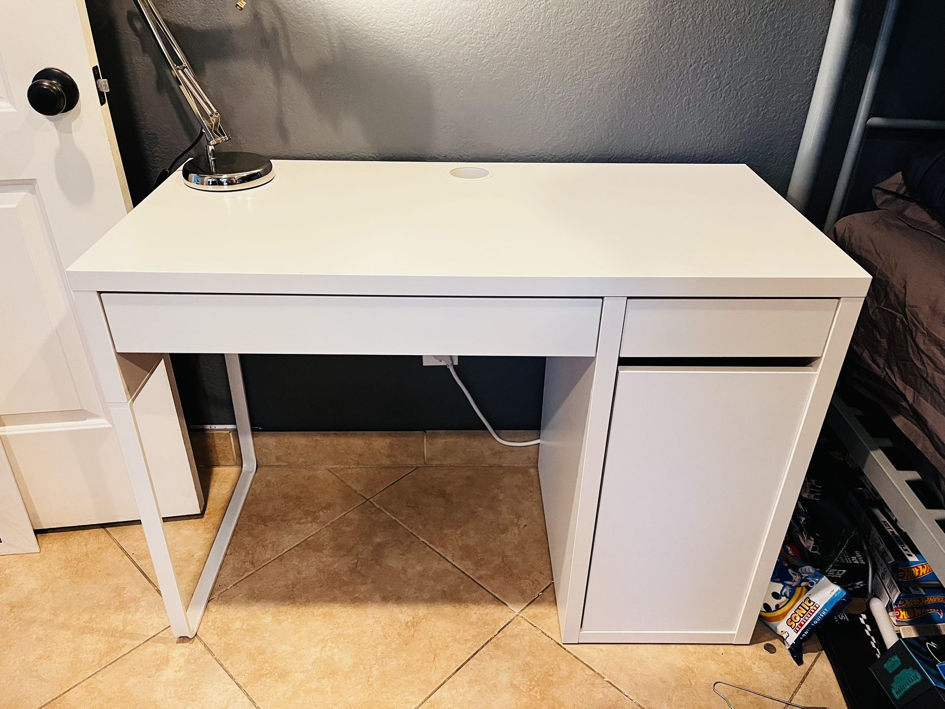 IKEA Micke Desk