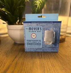 Mrs Meyers clean day premium diffuser kit