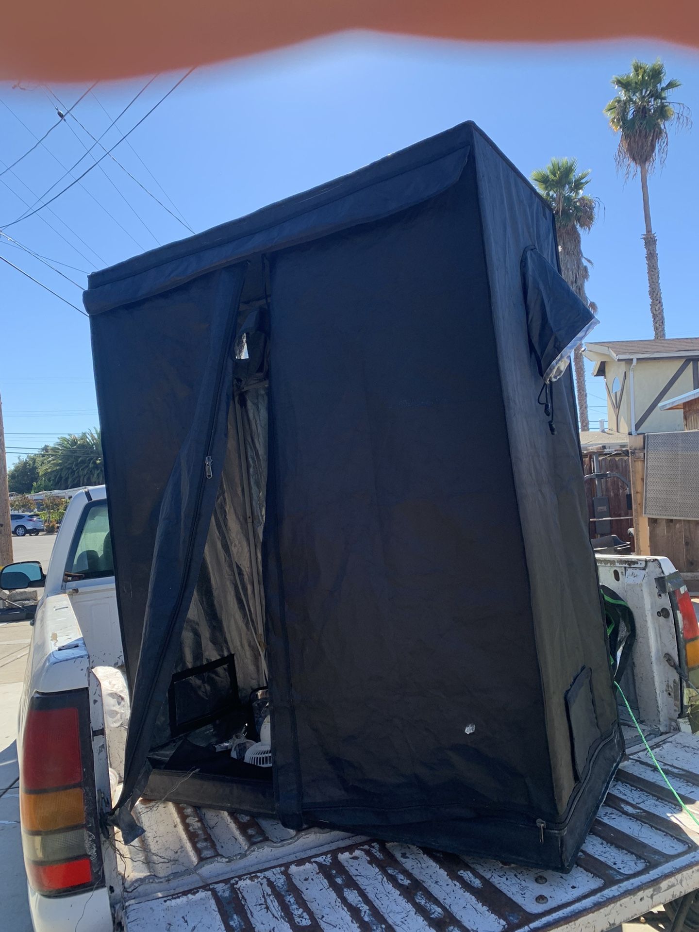 Grow Tent  With Light  T-5   4x2x6  Great Condition Used A few Times