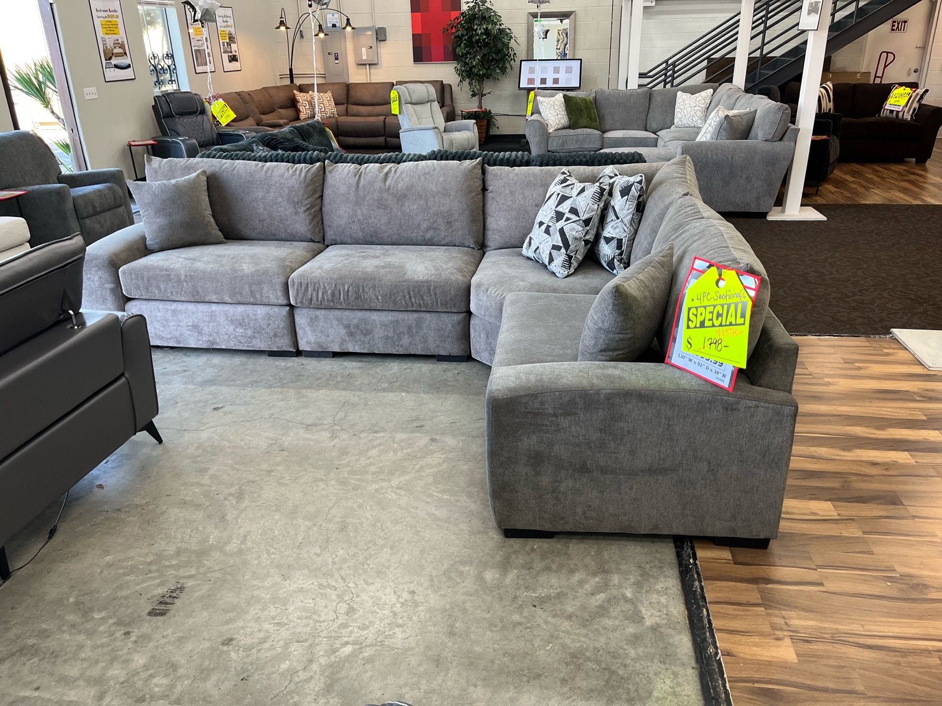 4pc Sectional Floor Model