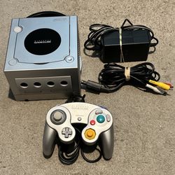 Nintendo Gamecube Game Console Model DOL-101 Platinum Silver w/ OEM Controller