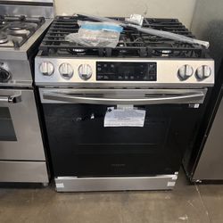 NEW OPEN BOX SAMSUNG GAS SLIDE IN STOVE 30”WIDE STAINLESS STEEL