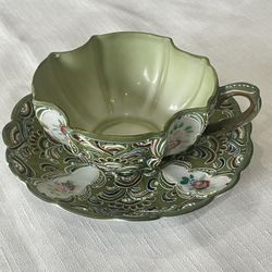 Beautiful Vintage ~ Ardalt ~ Japan Lenwile China Heavy Moriage Teacup & Saucer