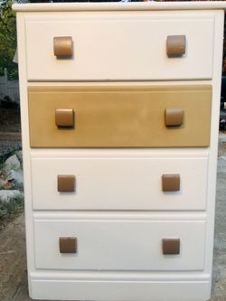 Small  Petite Chest Of Drawers - Measurements  In Photos 