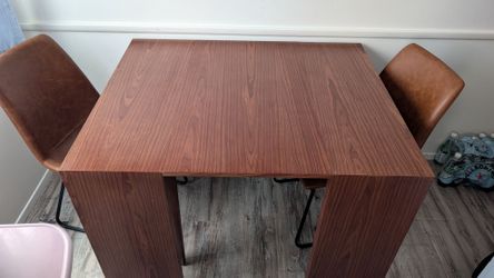 Extendable dining table- Hernest Brand