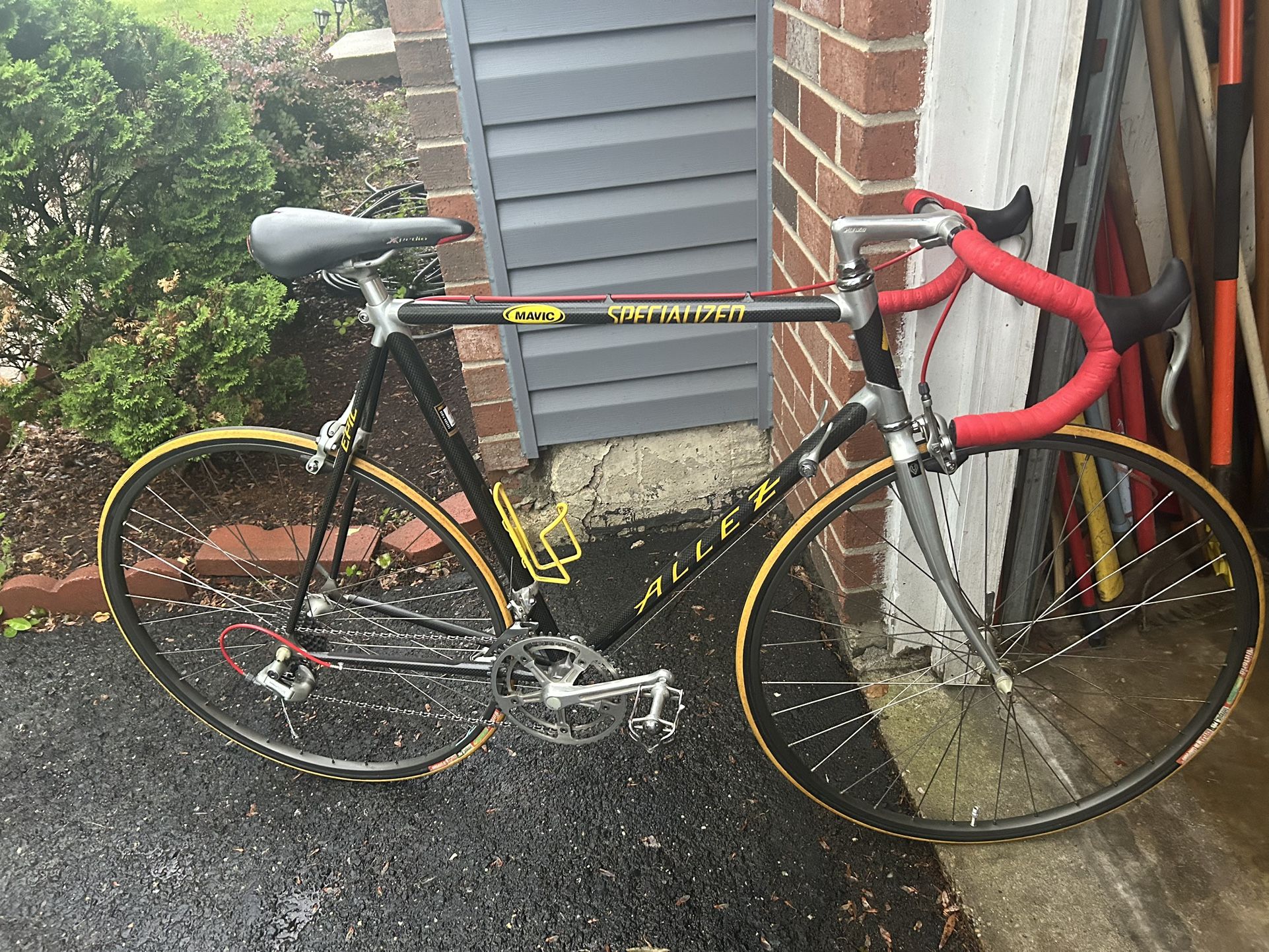 Specialized Allez Mavic Road Bike