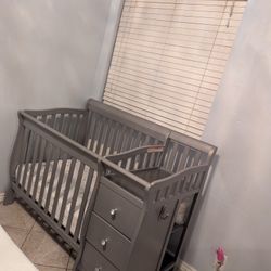 Baby  Crib
