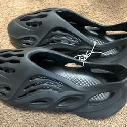 Yeezy Foam Runner Style Slipper/shoes