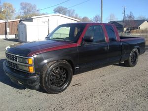 Photo Lowered 93 Chevy Silverado with new motor 5.7L