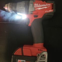 ​🛠️ For Sale: Milwaukee M18 FUEL Drill/Driver Kit with 5.0Ah Battery & Charger!
