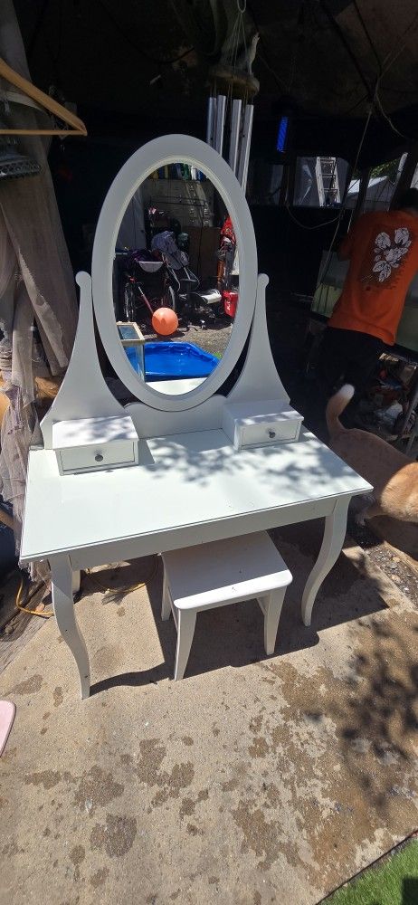 Vanity Mirror And Stool