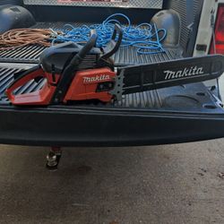 Chainsaw (Makita)