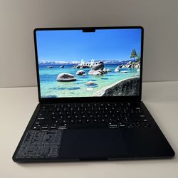 Apple MacBook Air M2 (2022) – 13.6” – 8GB RAM – 256GB SSD – 100% Battery – Like New