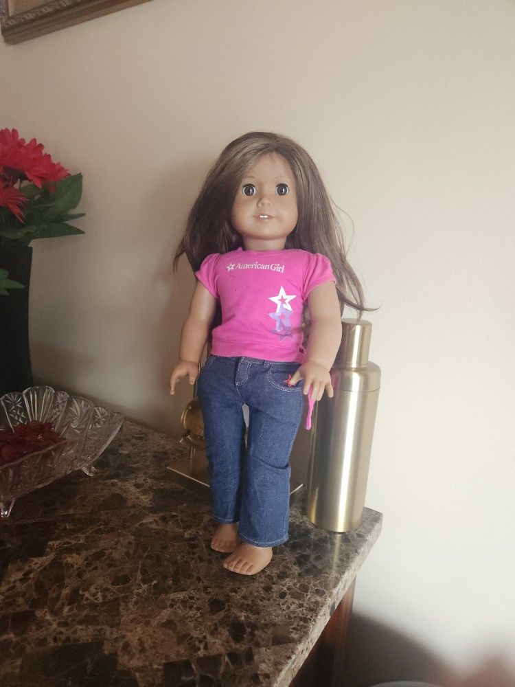 AMERICAN GIRL DOLL