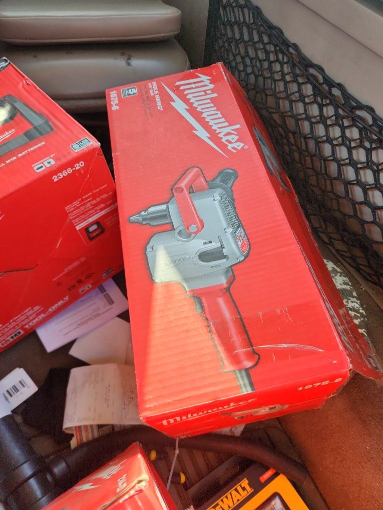 7.5 Amp 1/2 in. Hole Hawg Heavy-Duty Corded Drill
by
Milwaukee