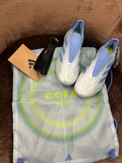 Elite soccer cleats