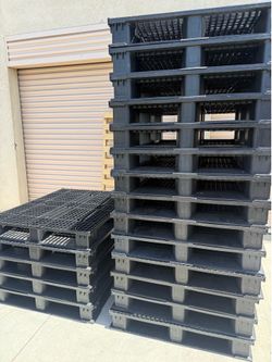 Plastic pallets X10 $130