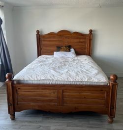 FREE - Elegant real wood bed - Brickell