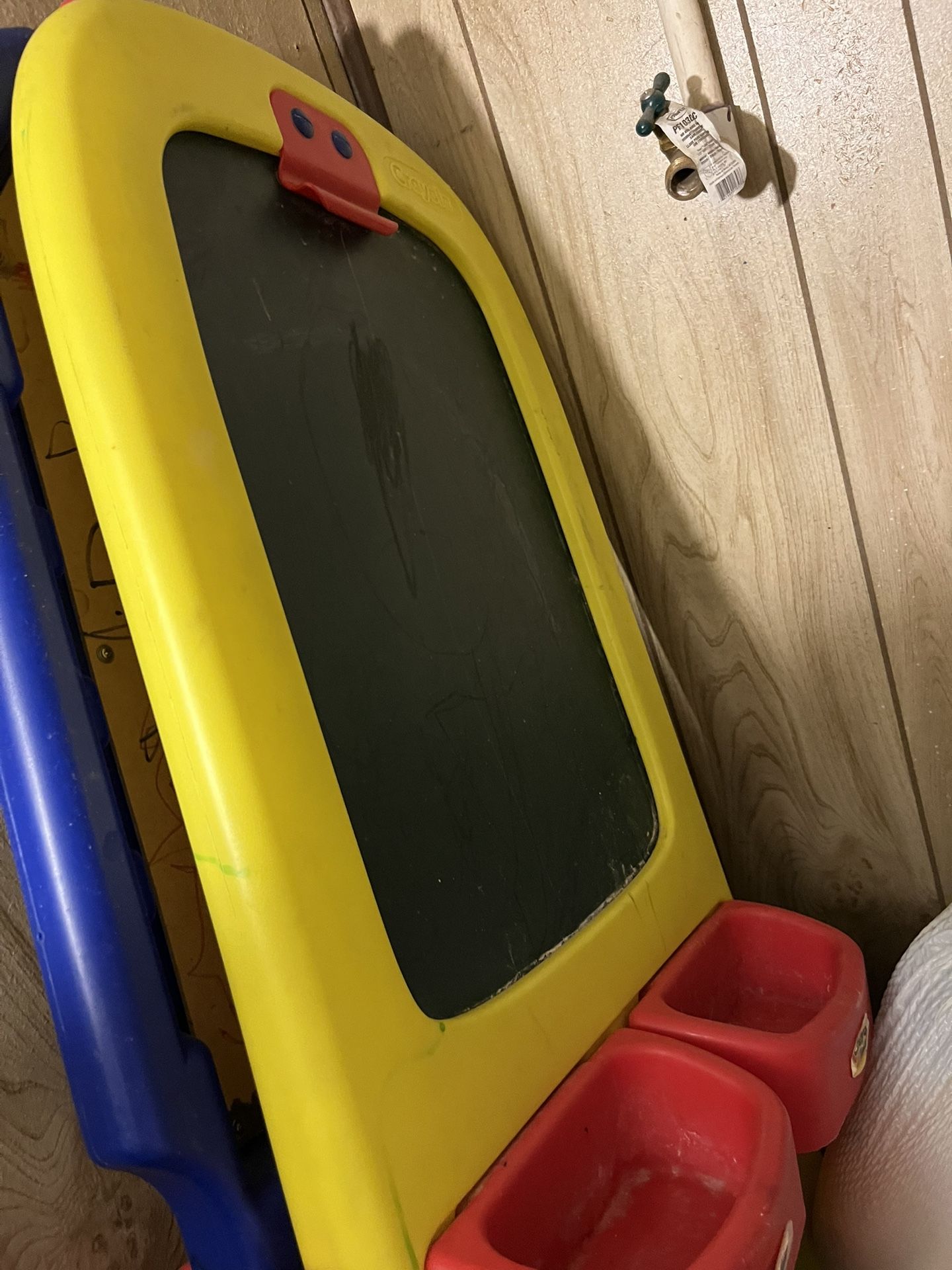 crayola double-sided chalkboard & whiteboard