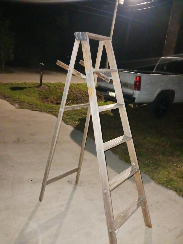 6ft Wood Nice Ladder Step Ladder 18 Firm