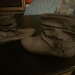 Women Short Boot/Size 8