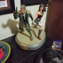 Wonder Woman Steve Trevor Statue New In Original Box Mint