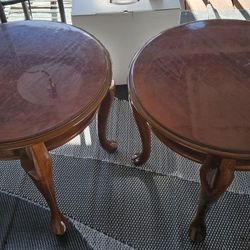2 Wooden End Tables 