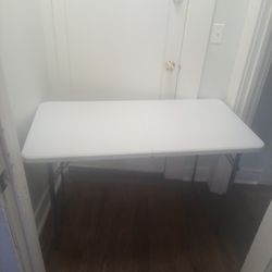 PDG WHITE FOLDING TABLE