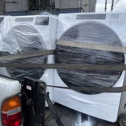 Whirlpool like new Front loader washer And Gas Dryer Set 