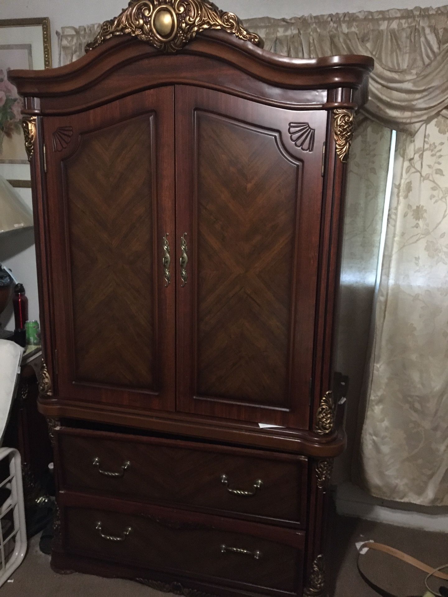 2 Set Dresser Stand Draw Tv Set As Well With Mirror In Great Condition Am Moving So Up For Sale