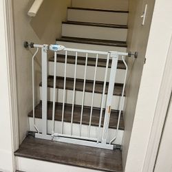 Metal Safety Gate – Ideal for Stairs, Babies To Be Safe 