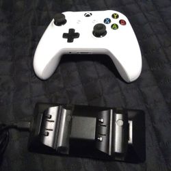 Xbox One Wireless Controller W/Charging Stand