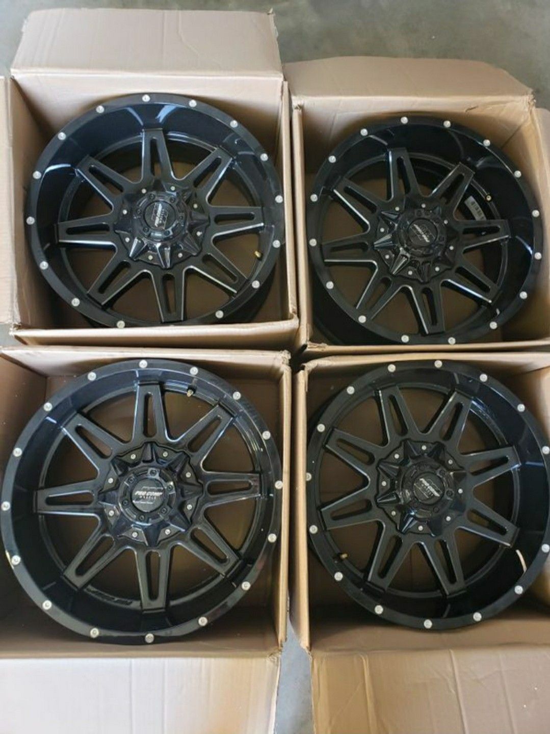 6x5.5 bolt pattern 20x9.5" Pro Comp Blockade 42 Series Gloss Black ...