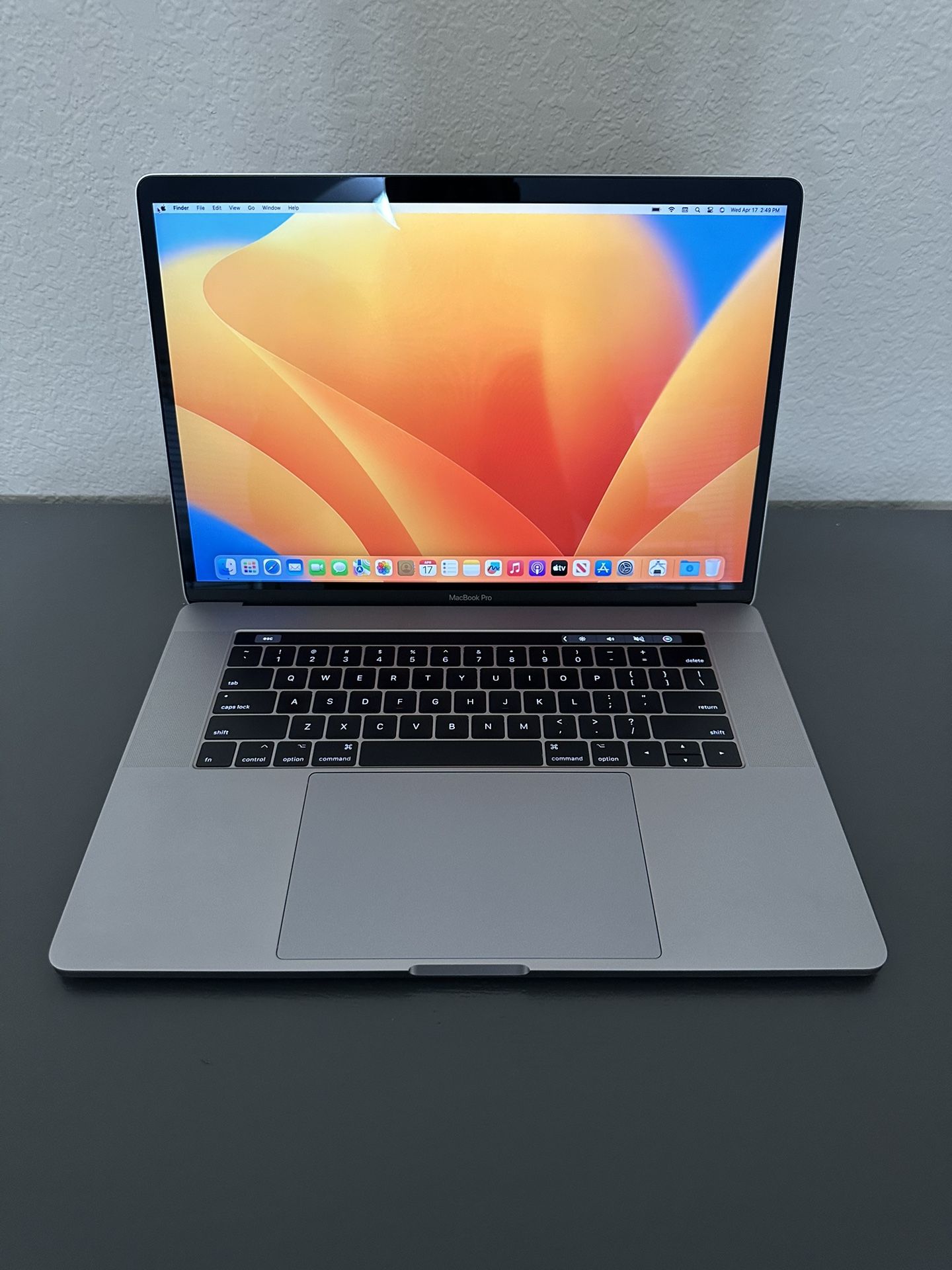 15” MacBook Pro 2017 2.8GHz i7 16gb 512gb SSD New Battery!