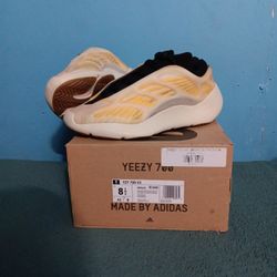 YEEZY 700 Size 8.5 Mono Safflower