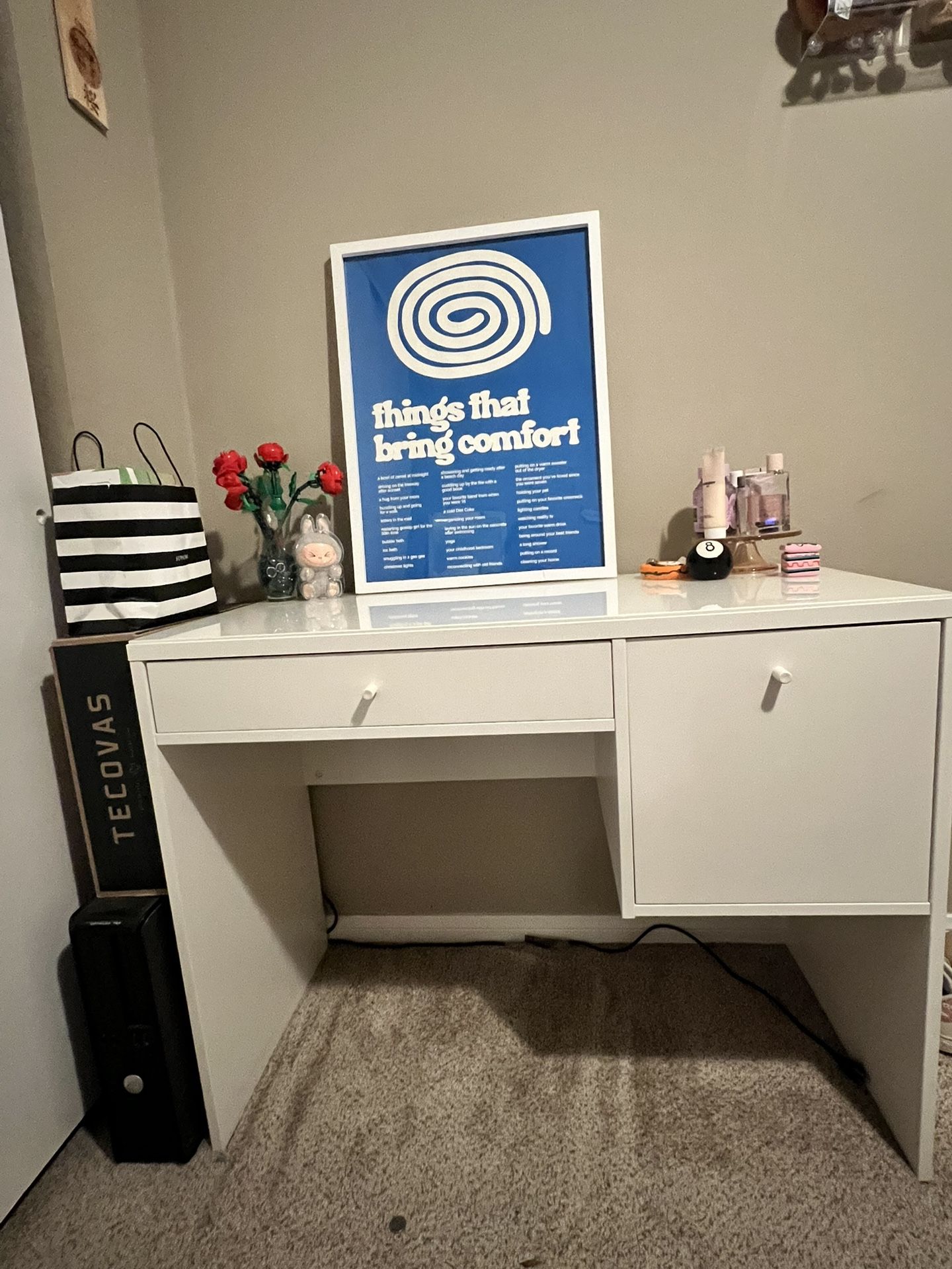 White Desk with glass 