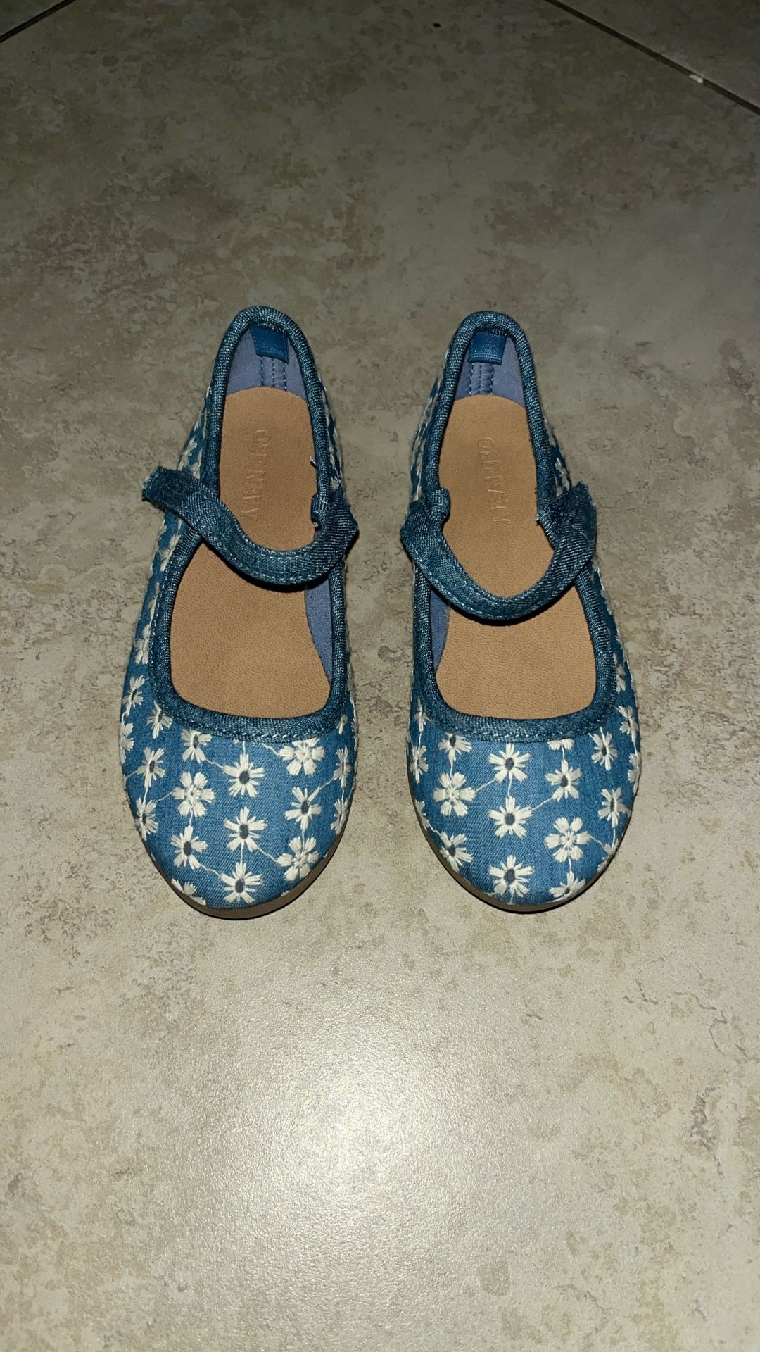 Old Navy Toddler Girls Embroidered Mary Jane Flats / Shoes, Size 8
